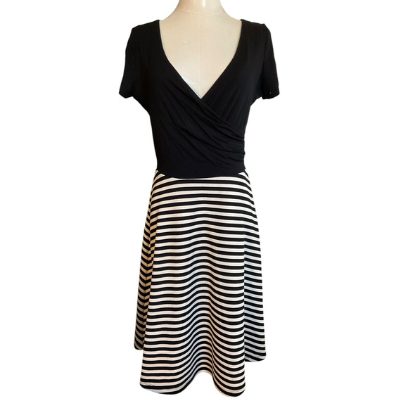 Gilli Women's Large Black White Striped Dress V Neck Short Sleeve Made in USA - Picture 1 of 9